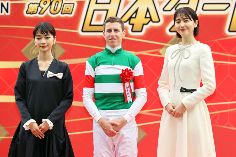 「競馬の魅力に触れた日々、長澤まさみがプレゼンターを務めた表彰式」