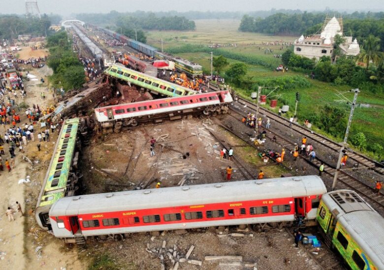 【衝撃ニュース】！インド東部列車事故、今世紀で最悪の死者数288人」