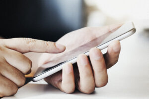 「蛙化現象」とは何?Z世代が選ぶ流行語に込められた意味とは?