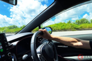 【危険】夏の車内での危険性と対策方法とは?