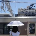 あなたは、駅ホームでの日傘使用に賛成？