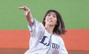 西武ファンに熱狂的な支持獲得!? 吉田沙保里さんの豪快な始球式が話題に