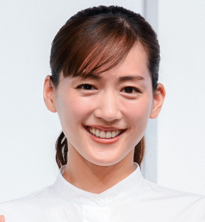 綾瀬はるかが23年上半期のCM露出タレント1位に！川口春奈はCM起用社数1位に！関東地区での活躍が光る結果に