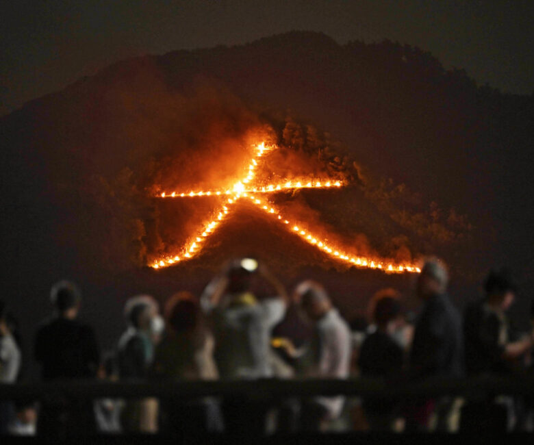 京都で煌びやかに輝く「大」の文字～五山送り火の魅力に迫る～