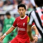 「遠藤航、リバプールデビューでの難題に立ち向かう！初先発も退場者で苦戦続く」