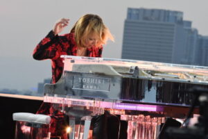 YOSHIKIの過労での倒れにより、パリコレデビューが延期に