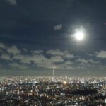 「スーパーブルームーン」が１３年ぶりに輝く！空に浮かぶ満月の美しさに感動