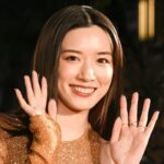 永野芽郁、金髪イメチェンでプラダコーデを披露！ミラノの風を感じるスタイリッシュな写真にファン歓喜