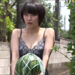 吉岡里帆の魅力が詰まった31歳のグラビア撮影秘話を公開！