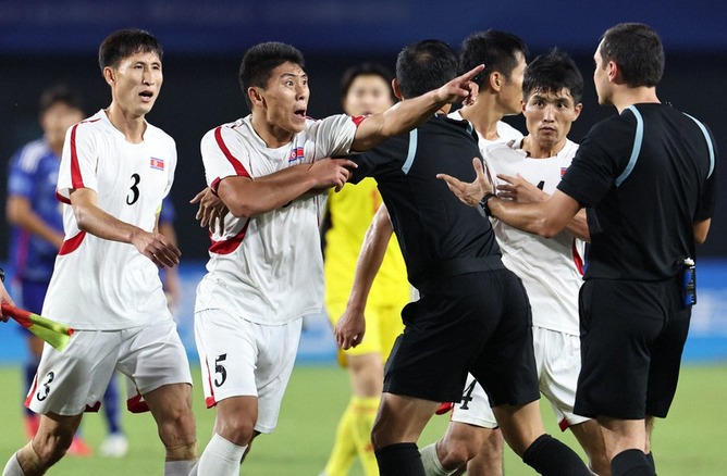 【動画】サッカーのアジア大会に出た北朝鮮選手、やりたい放題ｗｗｗｗｗｗｗｗｗｗｗ
