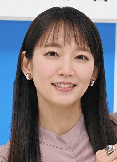 【画像7枚】女優 吉岡里帆さん　プールで濡れた透明感すご　ショート髪の美少女感ヤバい「ゾクっときます」「たまらん」「美しすぎる」