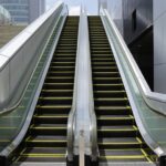 【議論】エスカレーターで階段がどんどん出てくる原理、知ってる方いますか！？