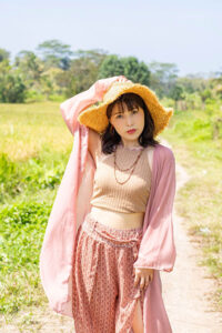 【画像】女優 新田恵海さん(39)、おっぱいが大きい！