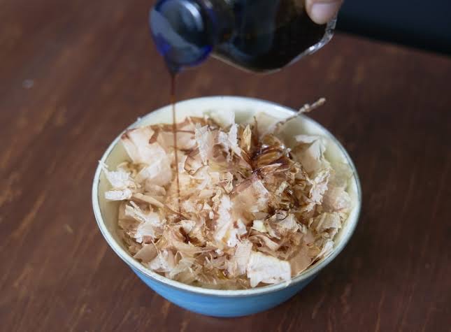 【画像】関東と関西の『ねこまんま』があまりにも違いすぎると話題に