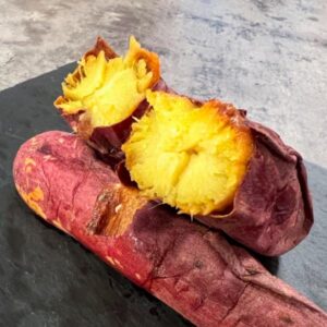 【画像】可愛い女の子が公園で焼き芋してたらどうする?