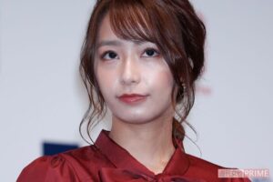 【フリーアナ】宇垣美里さん、水色ニット×イヤリング カワイイ衣装ショットを披露!