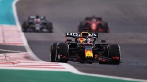 【画像8枚】F1とかいう自動車レ一スの最高峰wwww