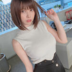 【画像】世界一のコスプレイヤー「えなこ」の脇にある謎の穴って何だろう！？