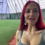 【画像】バウアーに引っ付いてるエッロい女wwwwwwwwwwwwwwwwwwwwwwwwwwwwww