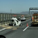 【画像】軽自動車が事故でクリティカルヒットをくらうとこうなる