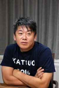 【画像7枚】ホリエモンさん、グラビアアイドルに大興奮!!😤♥