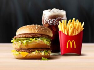 【朗報】マクドナルドの去年の売上、過去最高の7777億円wuwuwuwuwuwuwuwuwuwuwuw