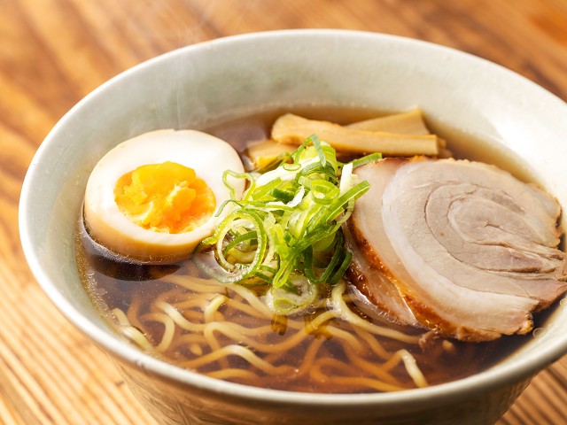 【画像】美味しそうにラーメン食べてる女性さんはこちら！