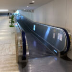 【議論】「動く歩道」、「歩かず立ち止まる」が正解なの!?