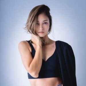 【女優】黒木メイサさん：35歳、2児の母に見えない！　超ミニですらり美脚　おなかチラ見せで「ちょっとドキッと」