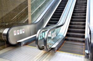 【議論】エスカレーター歩く奴って何で歩くの？