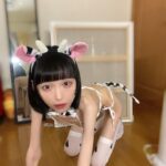 【画像】エチエチ女子、牛柄ビキニを着て四つん這いになってしまう