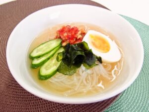 【画像】韓国の冷麺、これはこれでうまそう