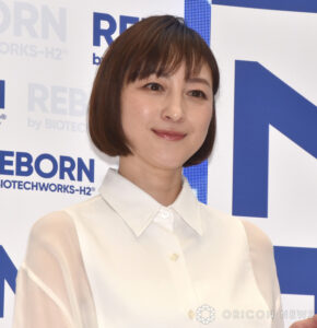 【画像】広末涼子さん(43)、生脚ショートパンツで復帰