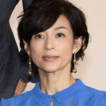 【女優】鈴木保奈美さん(57)のデニムコーデに反響「昔のキムタクかと思った」「イメージ変わったような?」