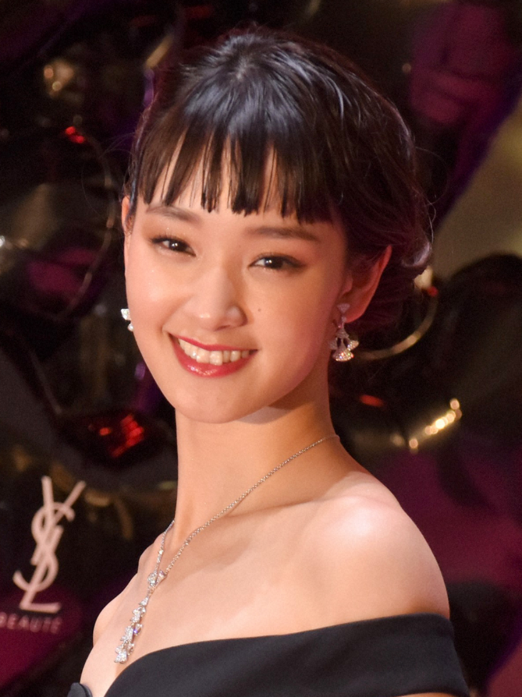 【女優】剛力彩芽さん、ブラックドレス姿に称賛の声「美しすぎてため息しか出ない」