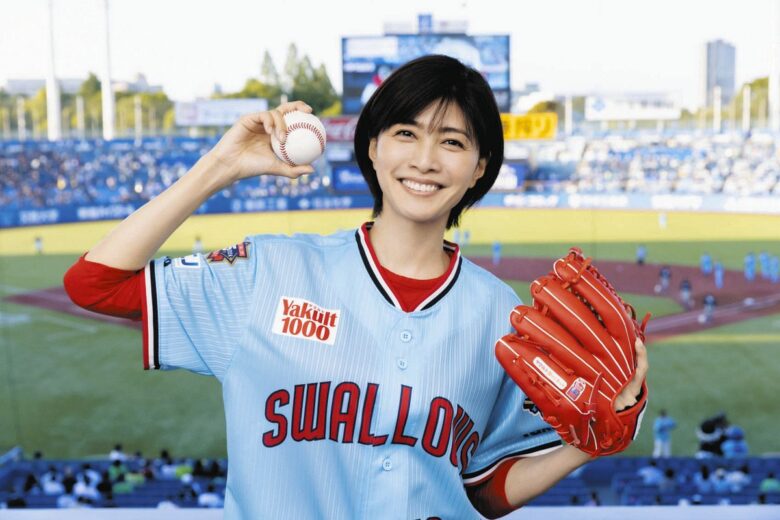 【画像】内田有紀さん(48)、30年ぶりに始球式で投げる