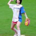 【画像】始球式をする女性