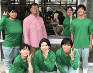 【画像】ホルスタイン牛さん、少々お乳がデカすぎる