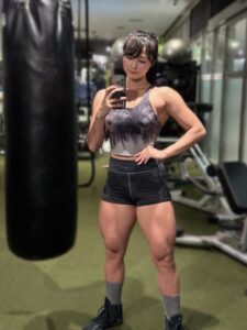 【悲報】JK(18)「私の太もも細すぎますよね…?(泣)」📸パシャッ