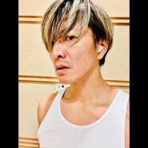 【画像】イケオジの自撮りw w w w w w w w w w w w w w w w w w w w w w w w w w w w w w w