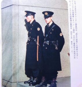 【画像】戦後の警官、ガチのマジで格好良過ぎる