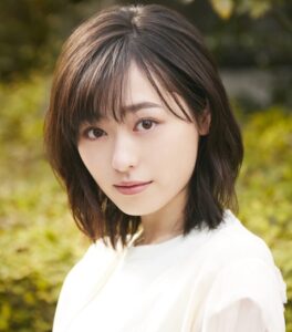 【朗報】福原遥ちゃんの意外とムッチリした二の腕がイイネ!