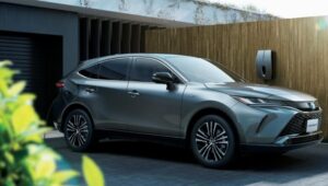 【画像】2024年に日本で売れた車TOP10がこちらw