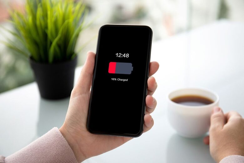 【朗報】スマホのカーボンバッテリー、軽量化で従来比4000→7000mAhに