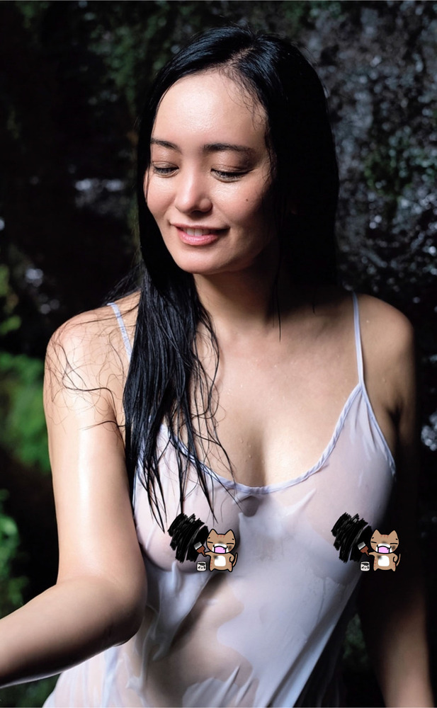 脊山麻理子の乳首モザあり