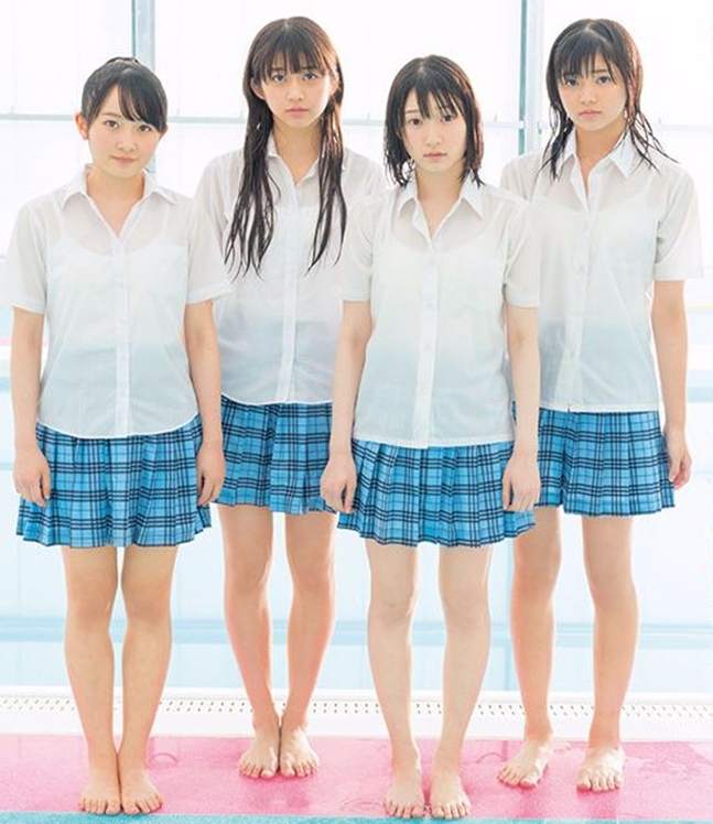 制服のままプール3