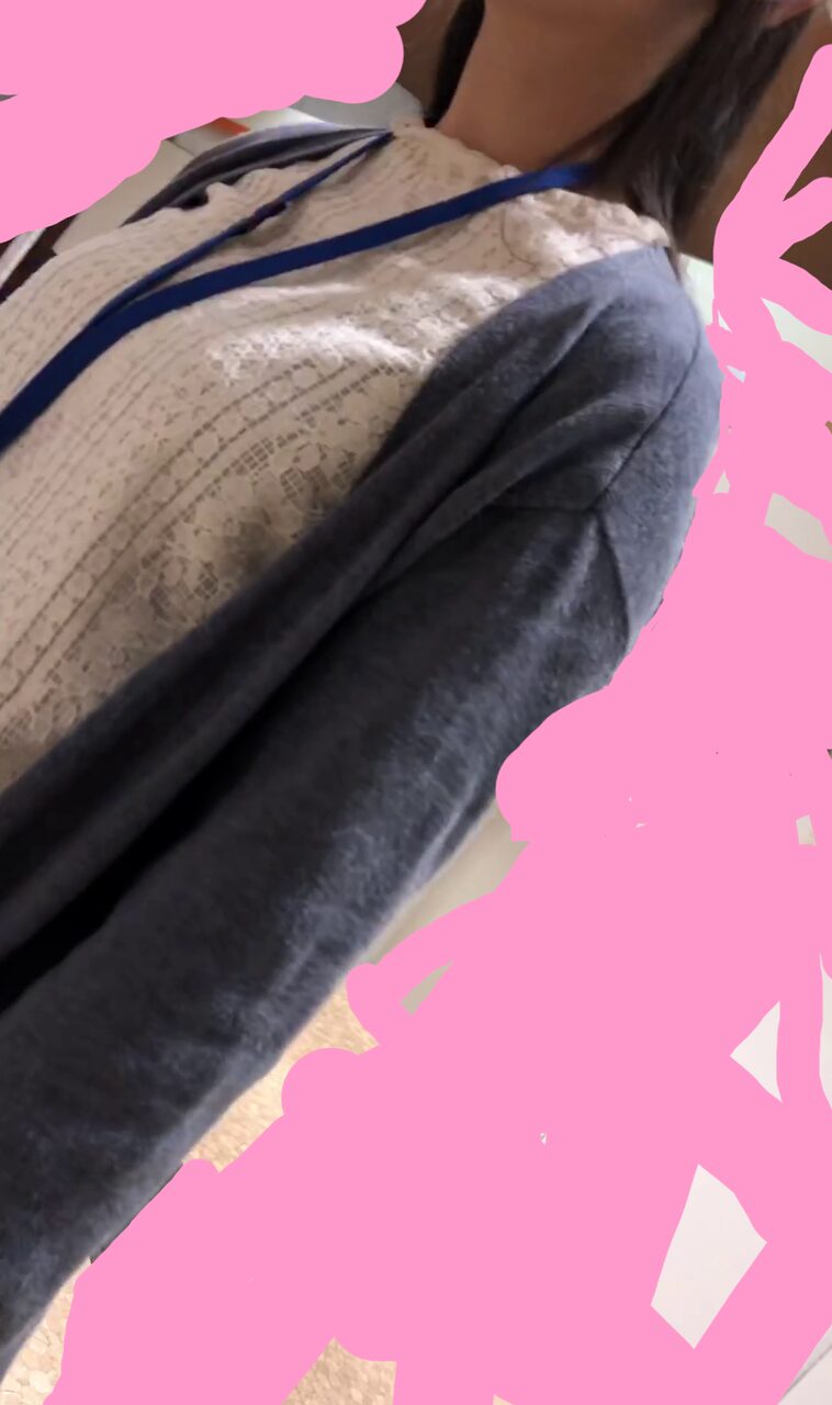 【画像】この着衣おっぱいって巨乳の部類になるか？