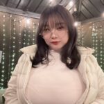 【画像】爆乳おっぱいの女性「チャックパツパツ♪」