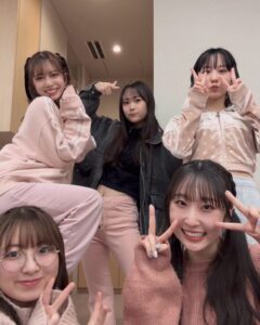 【画像】工藤由愛ちゃんの私服がこの季節でもヘソ出し！！