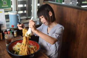 【悲報】大食いタレントのおごせ綾、体重28.8kgの事実に驚きの声